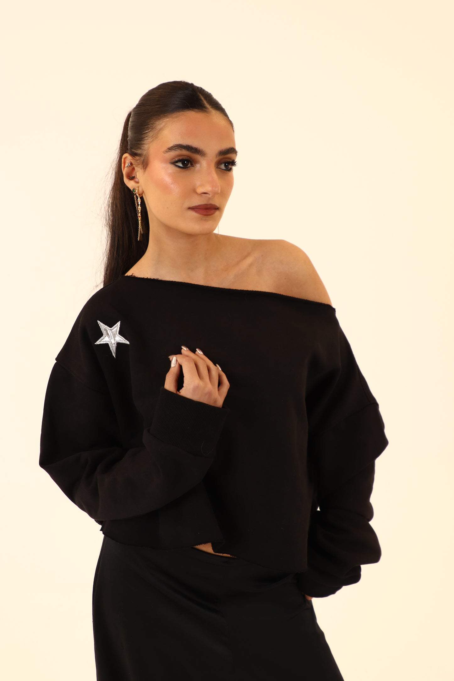 off-shoulder sweatshirt in black