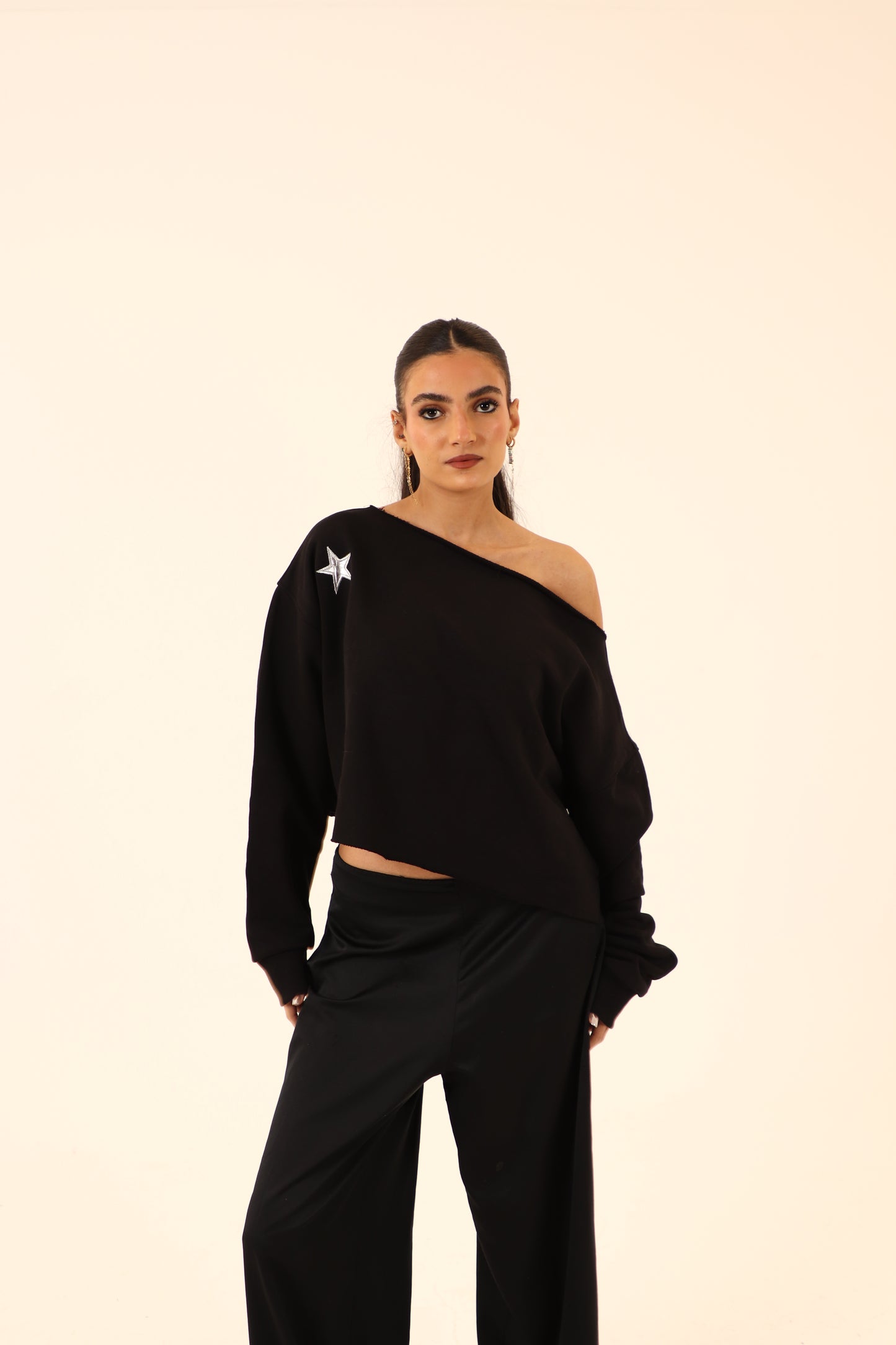 off-shoulder sweatshirt in black